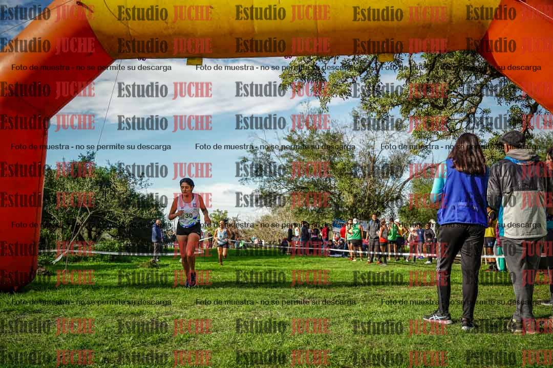 Fotos de la llegada del cross de 4000 m - mujeres