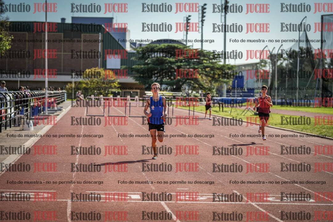 Fotos de los 295 m con vallas de varones