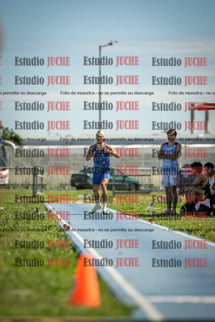 Fotos del salto en largo de varones