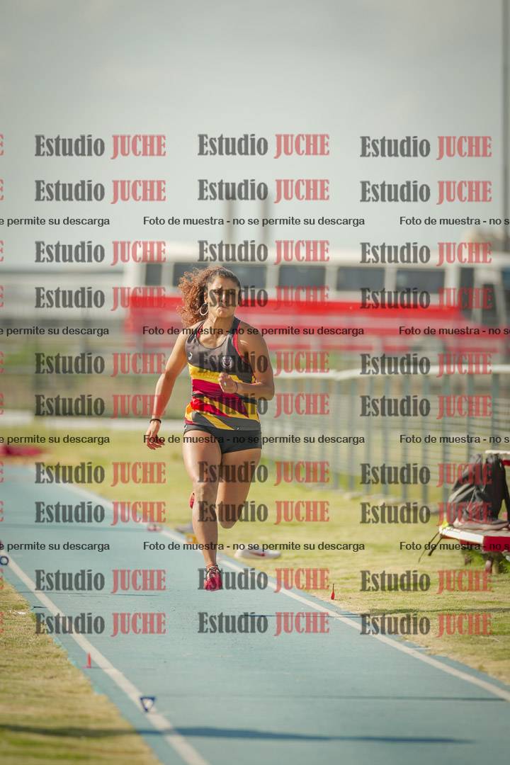 Fotos del salto en largo de mujeres