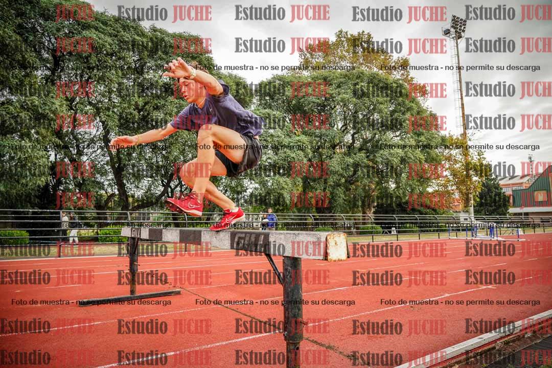 Fotos de los 3000 m con obstáculos de varones
