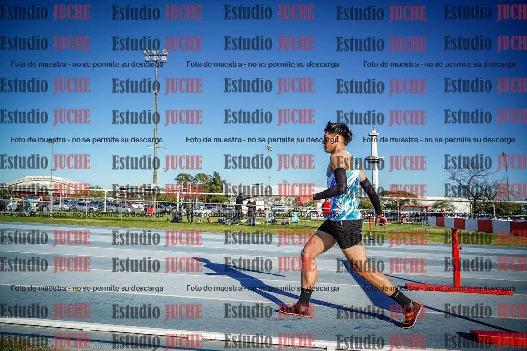 Fotos de los 3000 m con obstáculos de varones