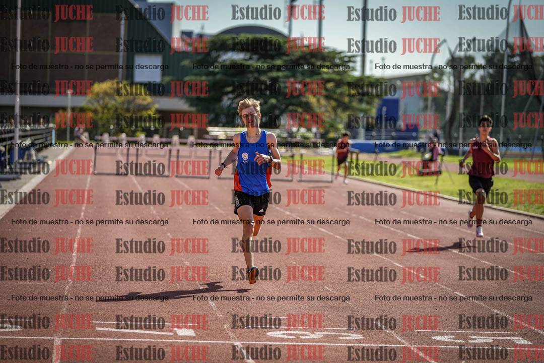 Fotos de los 295 m con vallas de varones