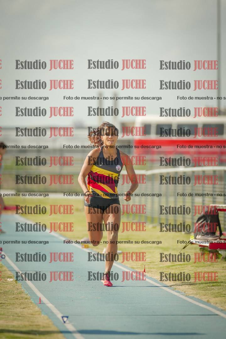 Fotos del salto en largo de mujeres
