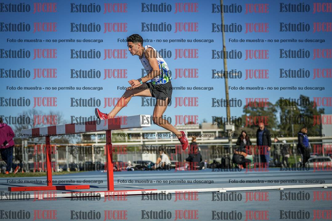 Fotos de los 3000 m con obstáculos de varones