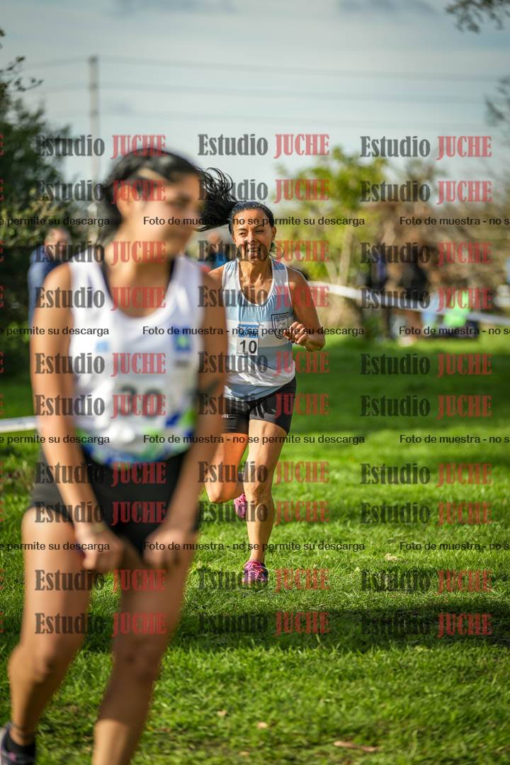 Fotos de la llegada del cross de 4000 m - mujeres