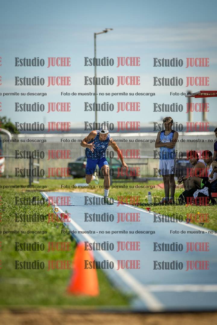 Fotos del salto en largo de varones