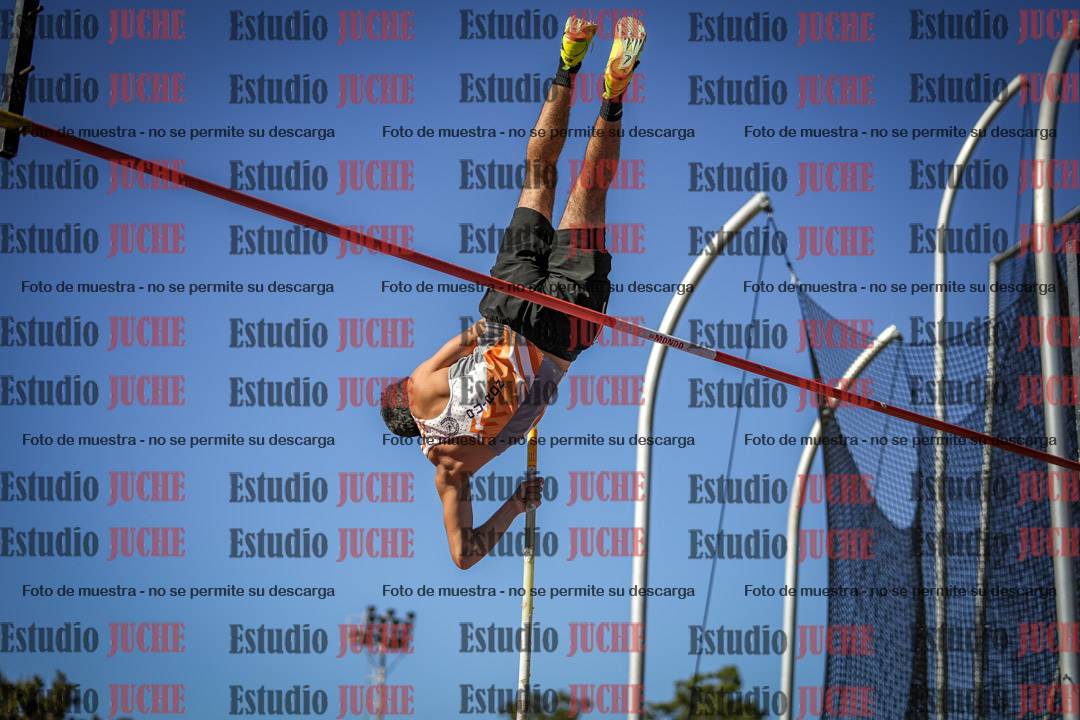 Fotos del salto con garrocha de mujeres y varones