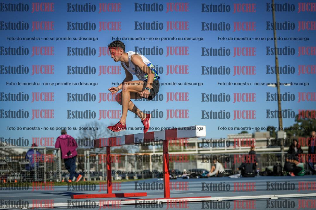 Fotos de los 3000 m con obstáculos de varones