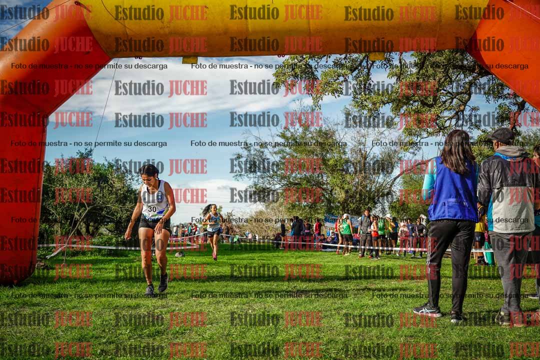 Fotos de la llegada del cross de 4000 m - mujeres