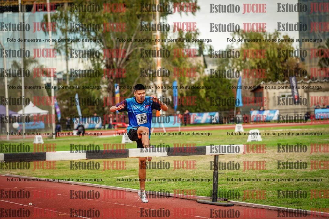 Fotos de los 2000 m con obstáculos de varones