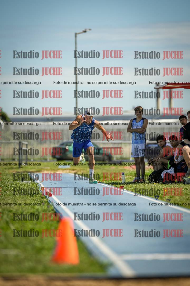 Fotos del salto en largo de varones