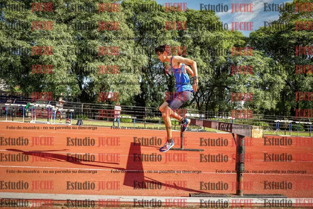 Fotos de los 3000 m con obstáculos de varones