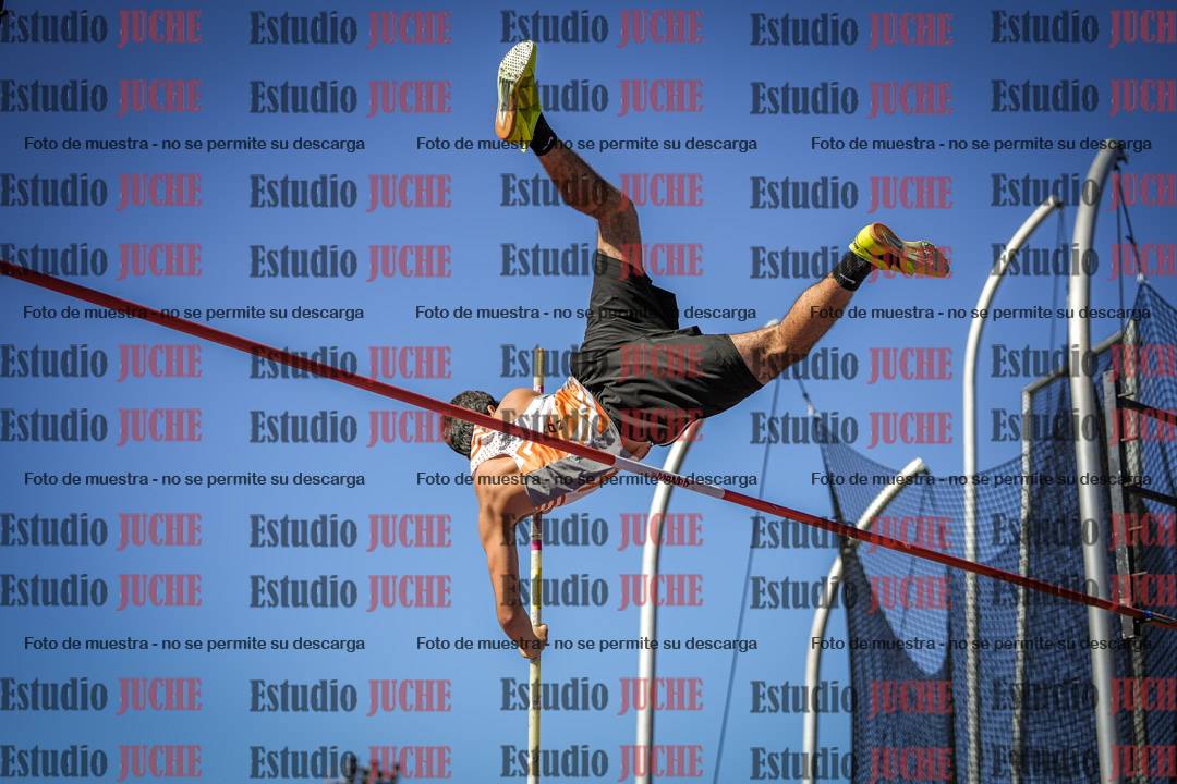 Fotos del salto con garrocha de mujeres y varones