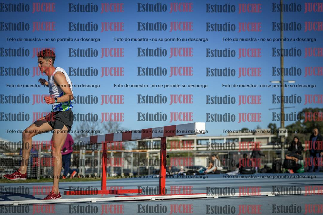 Fotos de los 3000 m con obstáculos de varones