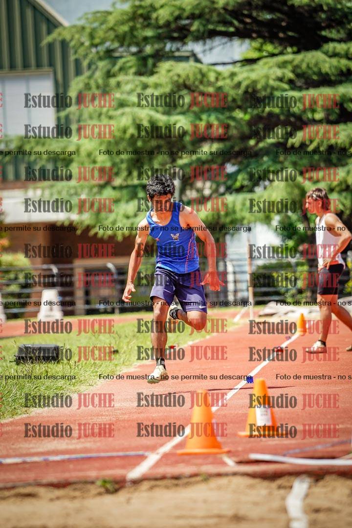 Fotos del salto en largo de varones