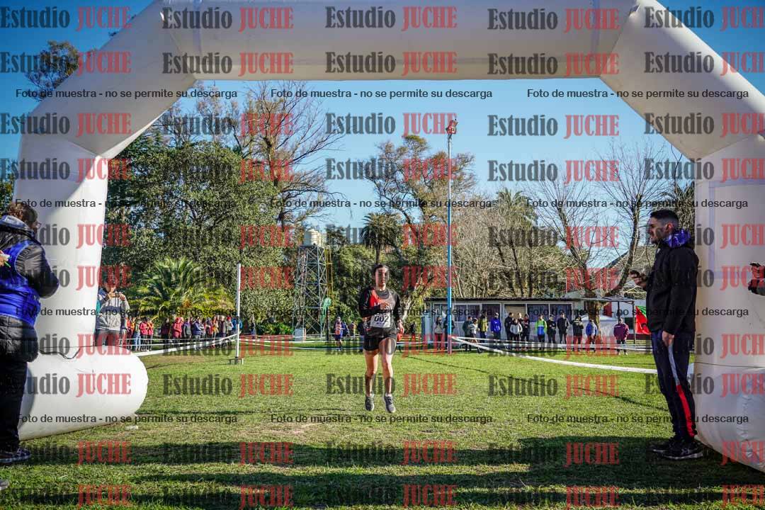 Fotos de la llegada del cross de 4000 m - mujeres