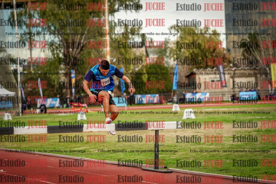 Fotos de los 2000 m con obstáculos de varones