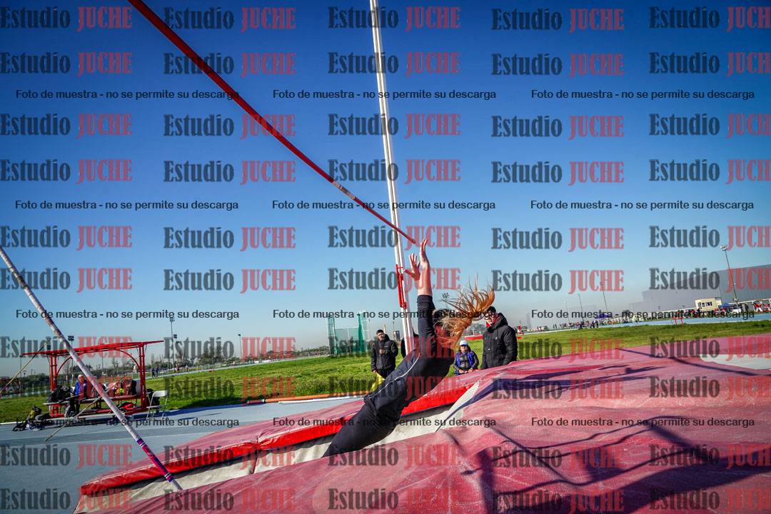 Fotos del salto con garrocha de mujeres y varones