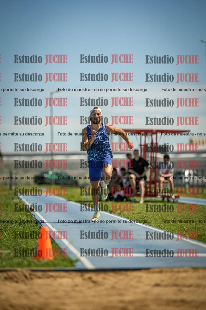 Fotos del salto en largo de varones