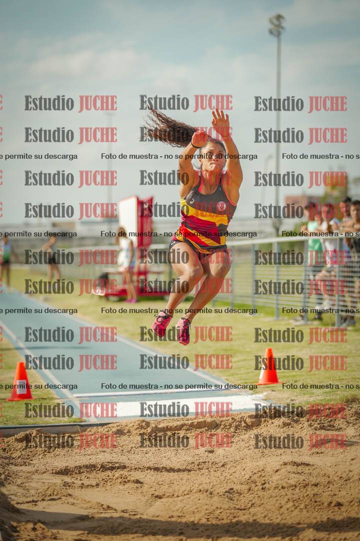 Fotos del salto en largo de mujeres