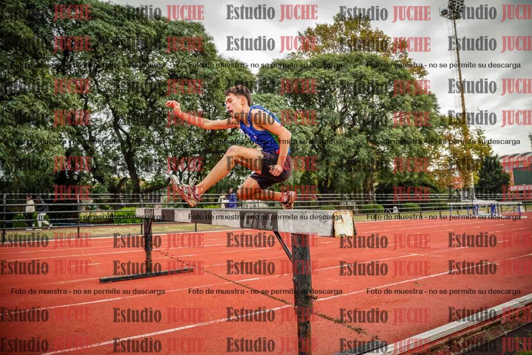 Fotos de los 3000 m con obstáculos de varones
