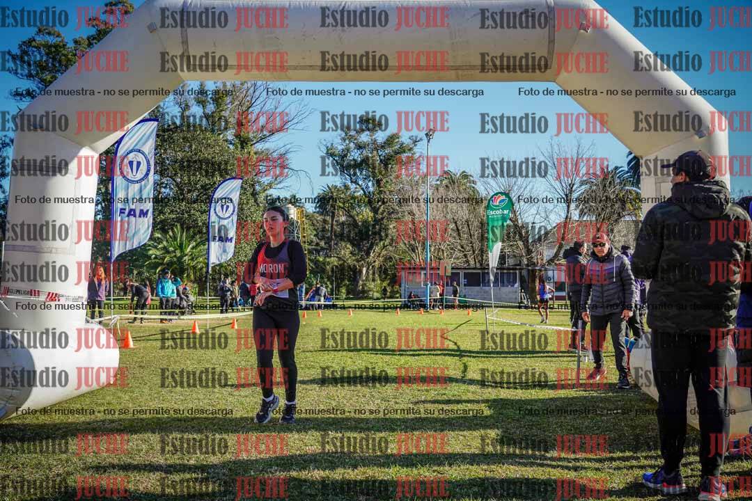 Fotos de la llegada del cross de 4000 m - mujeres