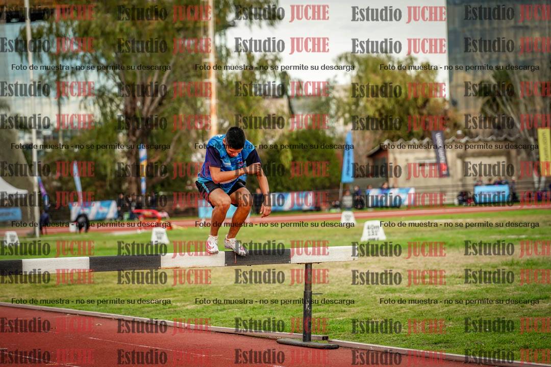 Fotos de los 2000 m con obstáculos de varones