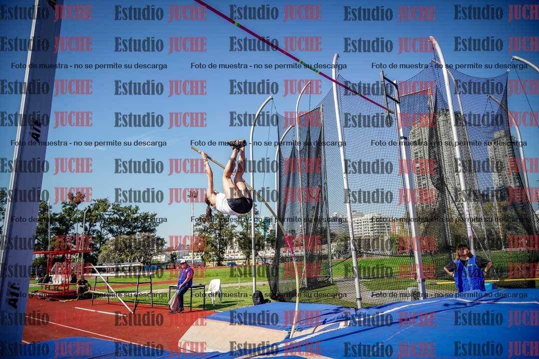 Fotos del salto con garrocha de mujeres y varones