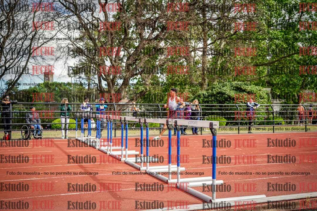 Fotos de los 400 m con vallas de varones