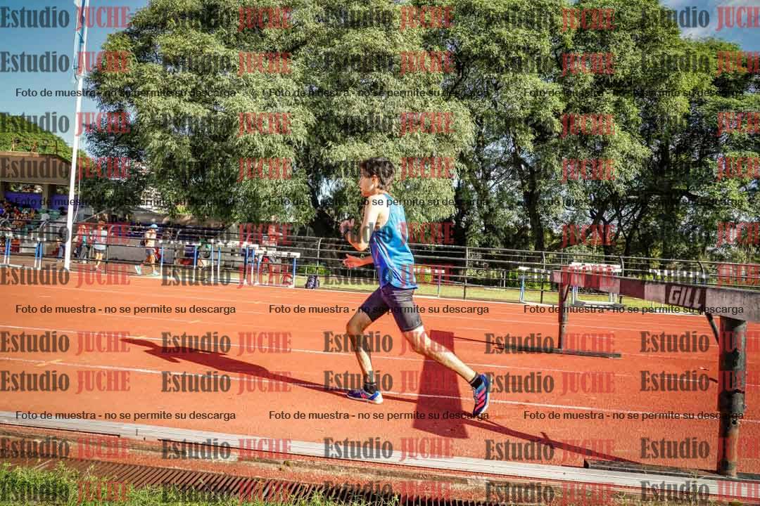 Fotos de los 3000 m con obstáculos de varones
