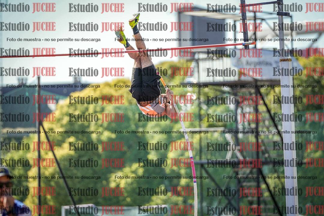 Fotos del salto con garrocha de mujeres y varones