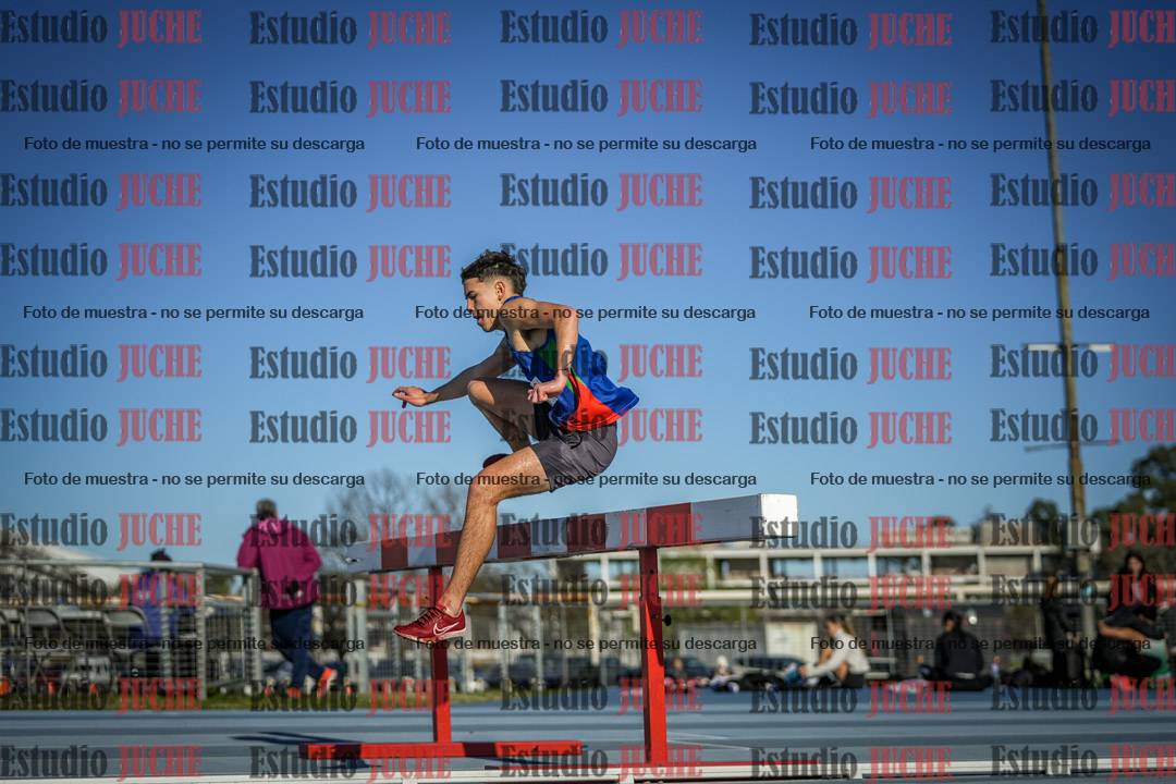 Fotos de los 3000 m con obstáculos de varones