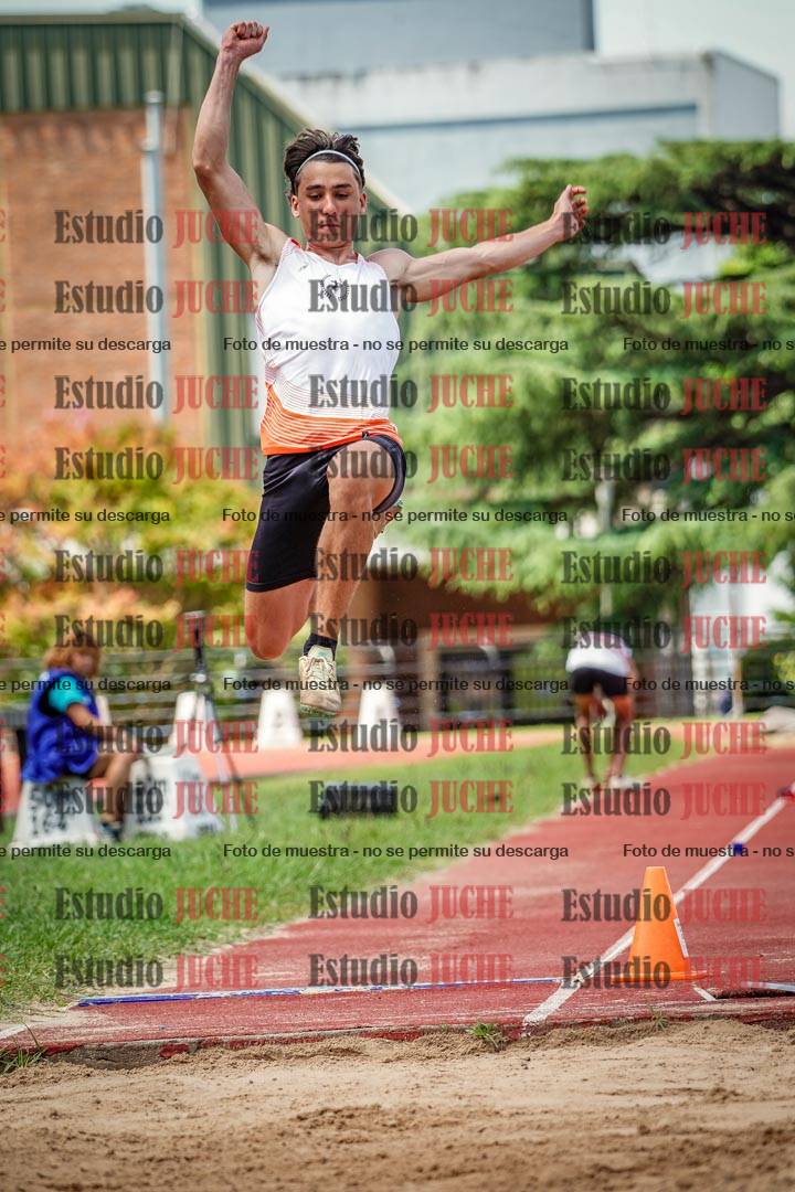 Fotos del salto en largo de varones