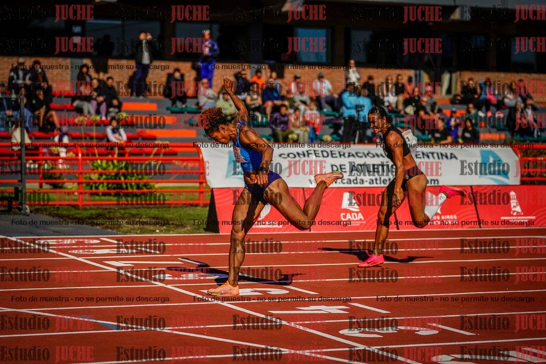 Fotos de los 100 m con vallas de mujeres - hepta 1