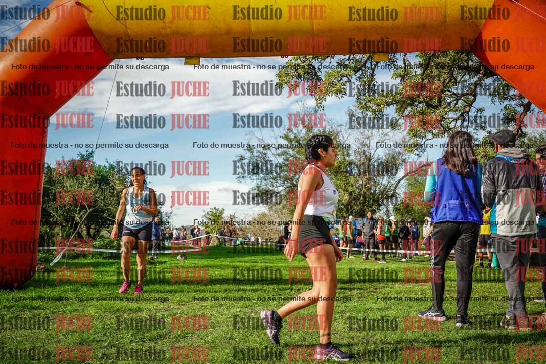 Fotos de la llegada del cross de 4000 m - mujeres