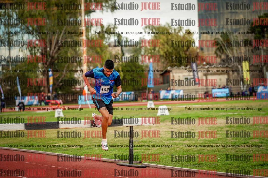 Fotos de los 2000 m con obstáculos de varones