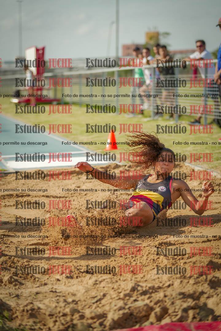 Fotos del salto en largo de mujeres