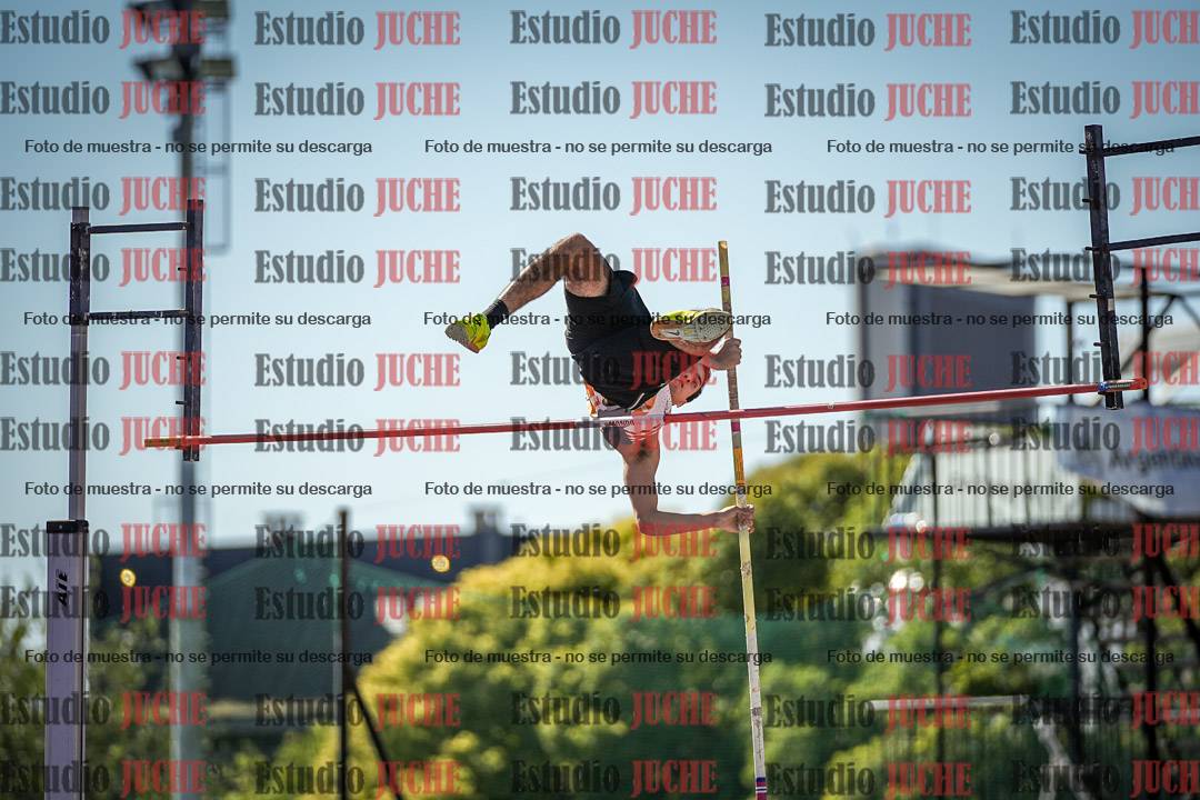 Fotos del salto con garrocha de mujeres y varones