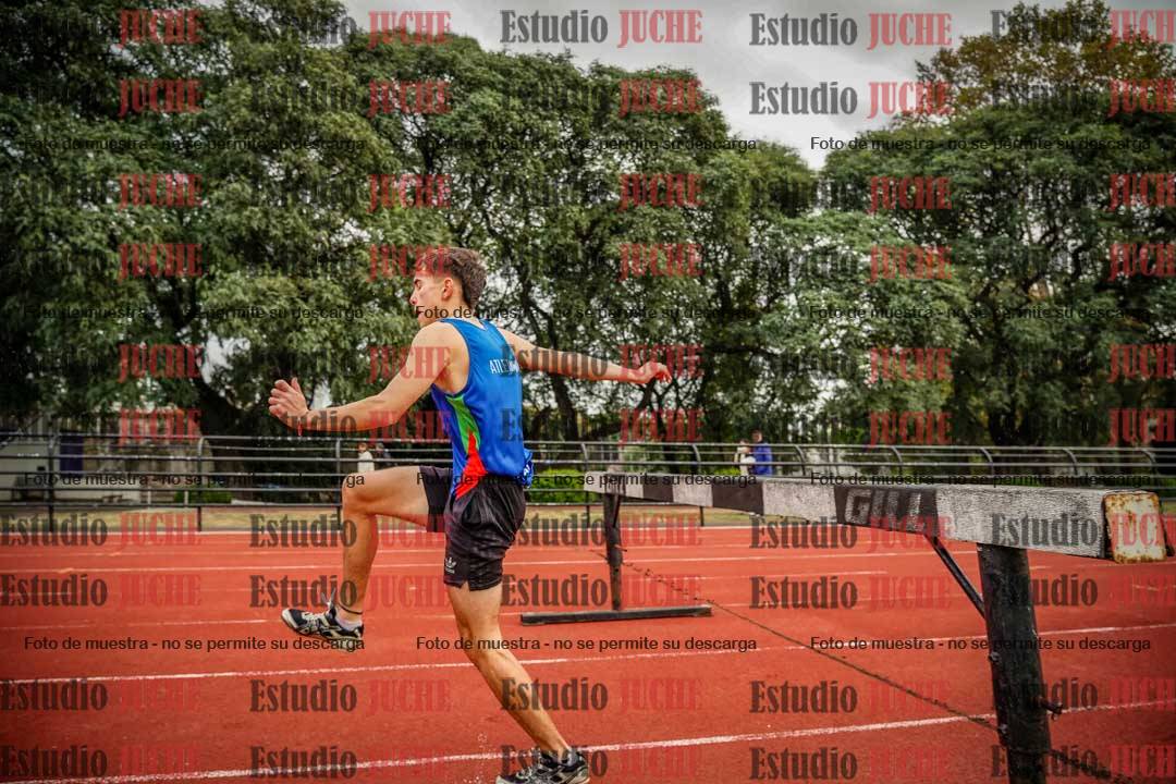 Fotos de los 3000 m con obstáculos de varones
