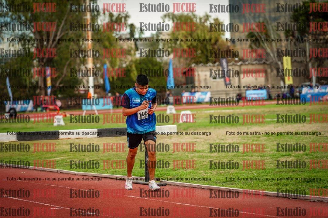 Fotos de los 2000 m con obstáculos de varones