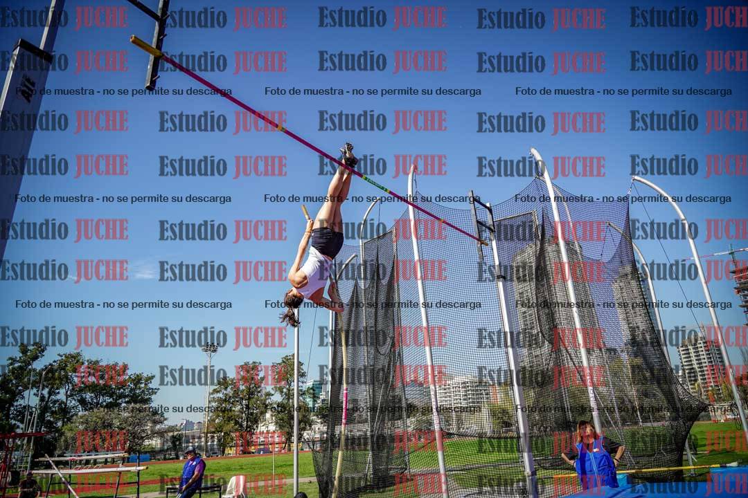 Fotos del salto con garrocha de mujeres y varones