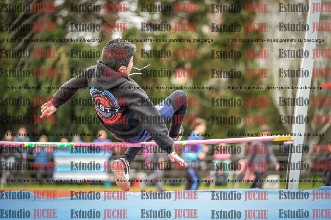Fotos del salto en alto de mujeres y varones - todos los grupos
