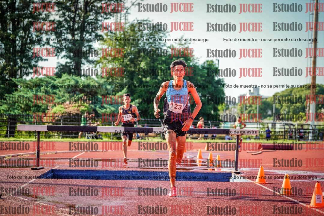 Fotos de los 3000 m con obstáculos de varones