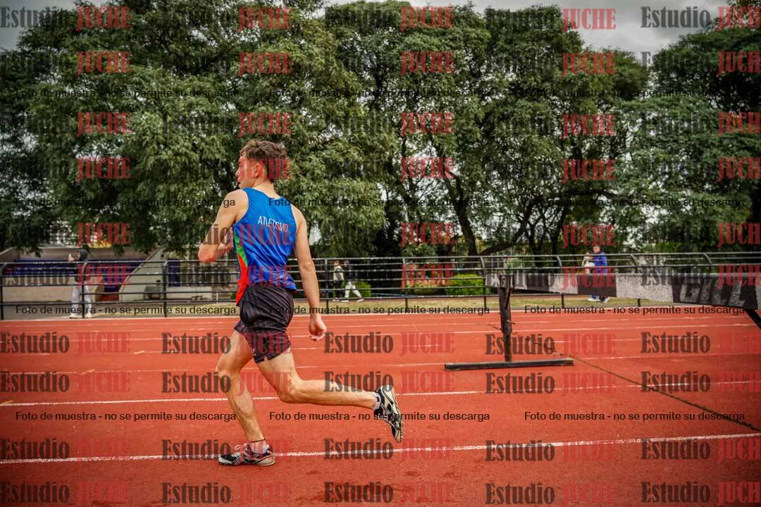 Fotos de los 3000 m con obstáculos de varones