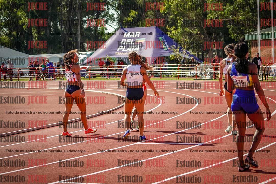 Fotos de algunos extras y podios del día 1