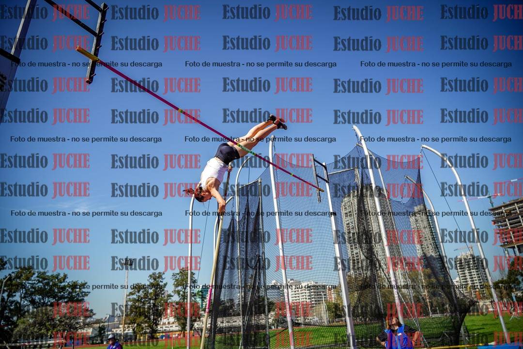 Fotos del salto con garrocha de mujeres y varones