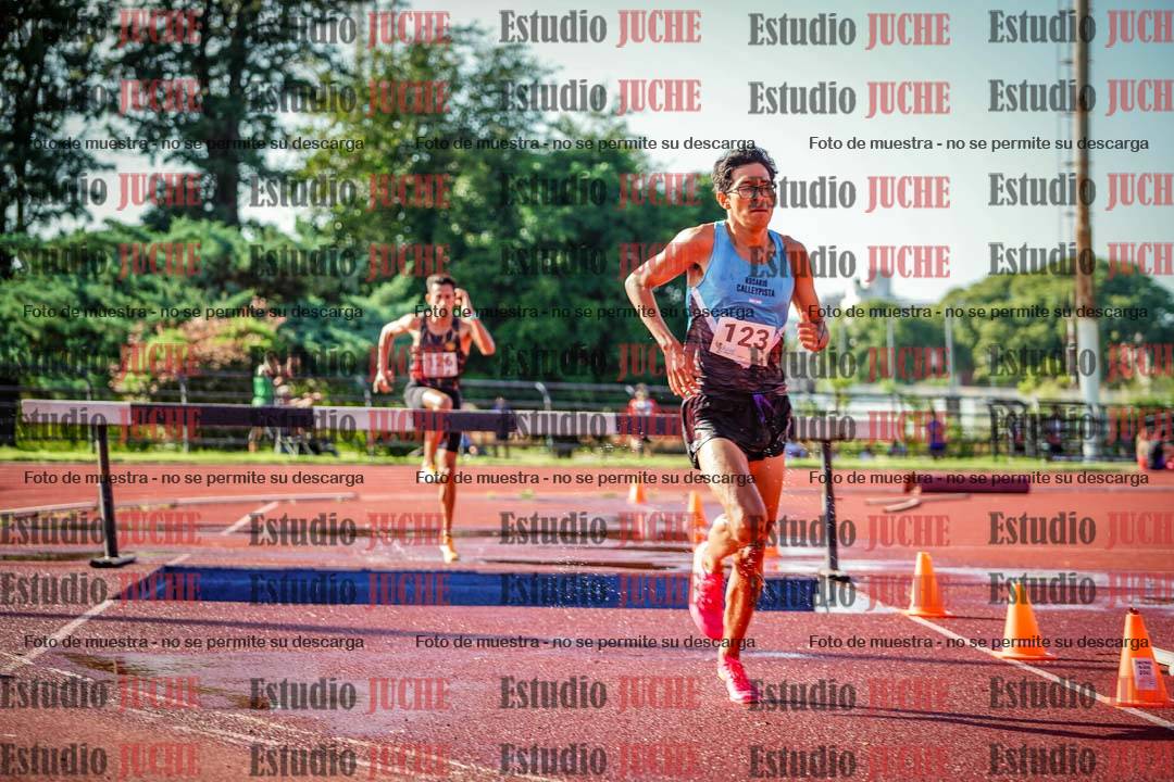 Fotos de los 3000 m con obstáculos de varones
