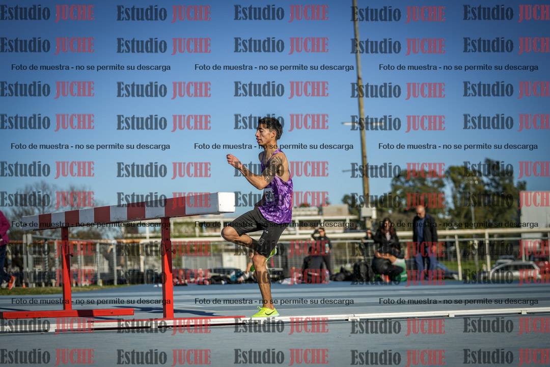 Fotos de los 3000 m con obstáculos de varones