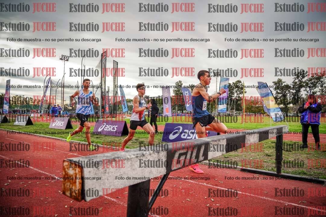 Fotos de los 2000 m con obstáculos de varones